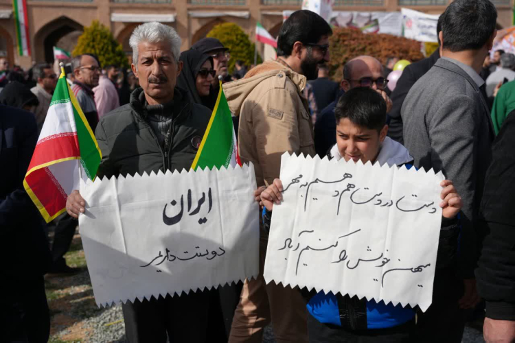 حماسه حضور پرشور دانشگاهیان علوم پزشکی اصفهان در راهپیمایی یوم الله ۲۲بهمن ۱۴۰۴