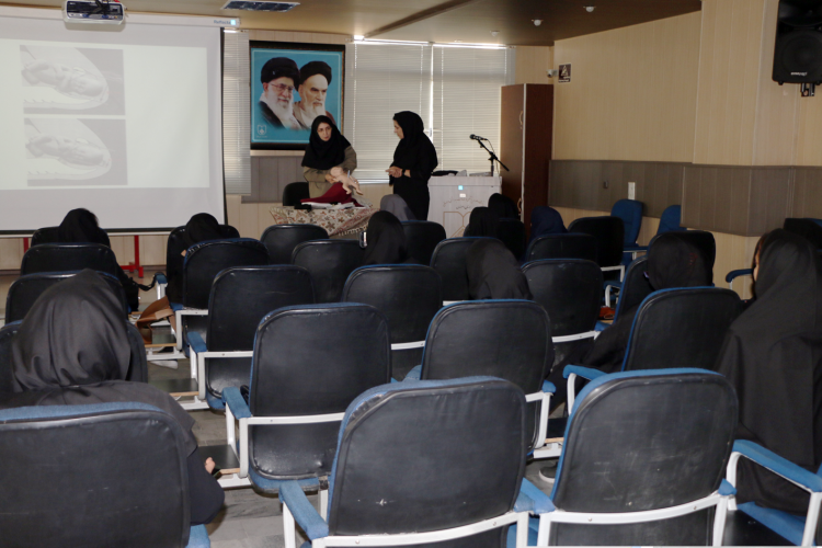 کارگاه آموزشی « آشنایی با راهنمای کشوری خدمات مامایی و زایمان و مدیریت زایمان طبیعی و عوارض آن با استفاده از مولاژ » 