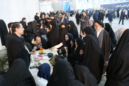 حضور مسئولین دانشگاه علوم پزشکی اصفهان در میز خدمت دستگاه های اجرایی استان 